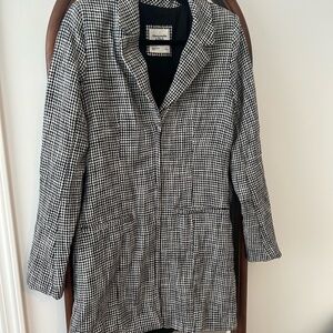 Abercrombie & Fitch Black and White Blazer Timeless Elegance